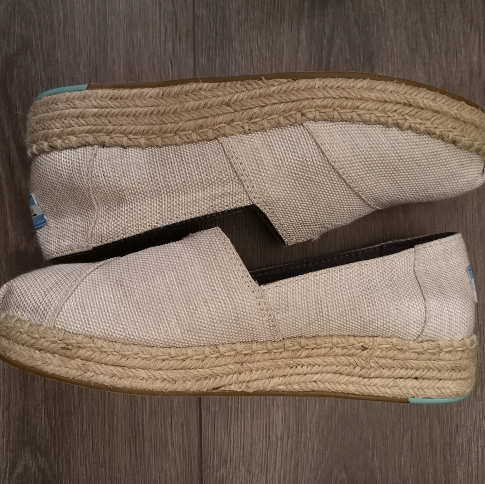 🇨🇦 SZ 7 Women's Toms shoes